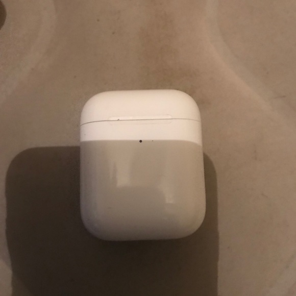 AirPods - Picture 4 of 5